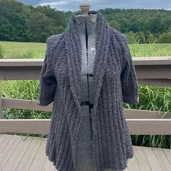 BCBG Maxazria 100% acrylic women’s gray sweater size small. - Picture 1 of 6